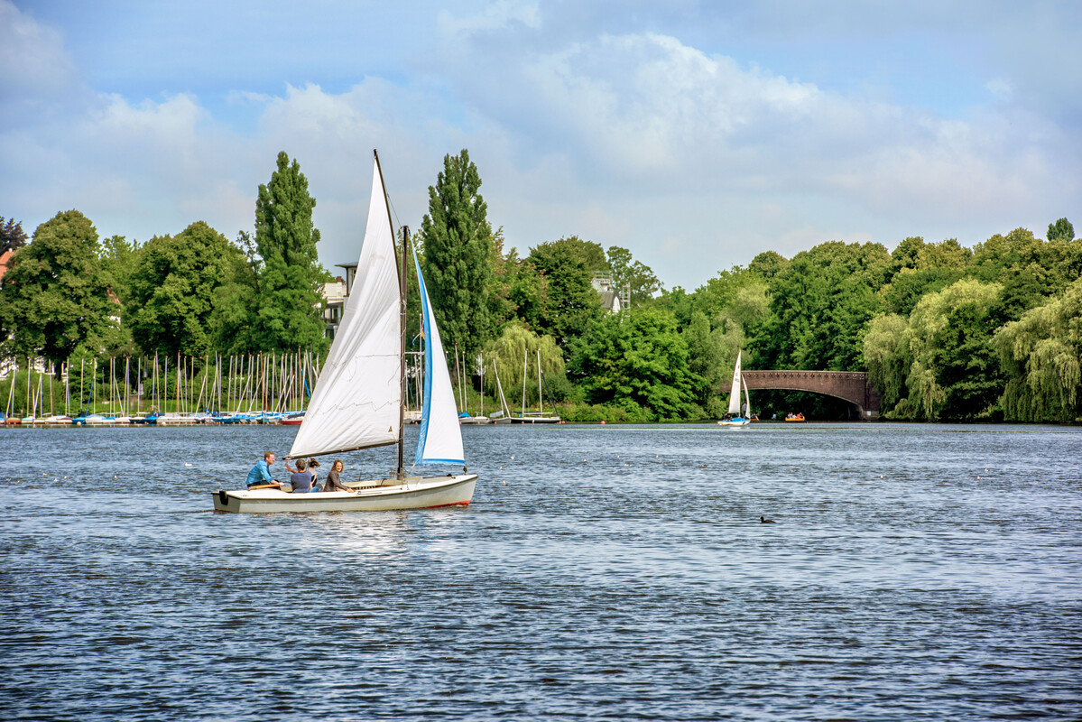 segelboot mieten auf der alster